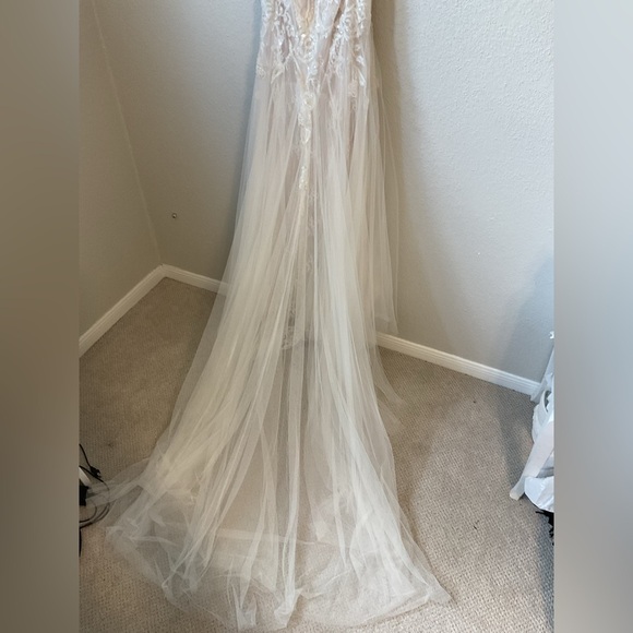 NWT Chic Nostalgia Electra Ivory Blush Lace Beaded Wedding Dress Size 6 - Picture 9 of 16